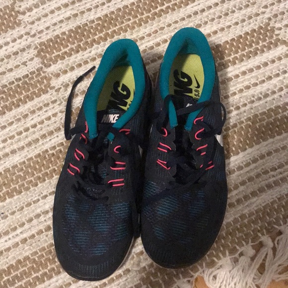 New Nike Trainers - Picture 2 of 5